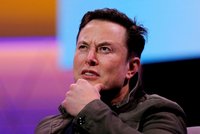 Právníci prosadili, aby Musk nedostal miliardovou odměnu. Sami ji teď žádají pro sebe