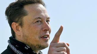 Rok Elona Muska. Kryptoměny, vesmírné závody a rekordní Tesla 