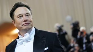 Elon Musk sehnal peníze na nákup Twitteru od skupiny investorů