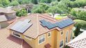 Elonovinky: Solarcity chce zpět do zisku půjčováním solárních panelů