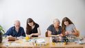 Cílem spolupráce společnosti LEGO a neziskové organizace Elpida je propojit prarodiče s vnoučaty u jednoho stolu Cílem spolupráce společnosti LEGO a neziskové organizace Elpida je propojit prarodiče s vnoučaty u jednoho stolu