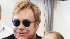 Eltone Johne: Zpěvákova nabídka adopce rozdělila rodinu
