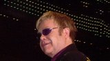 Sklerotický Elton John zapomíná své texty