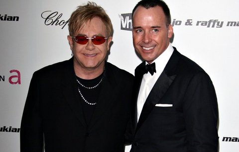 Elton John si chce pořídit do konce roku dalšího potomka