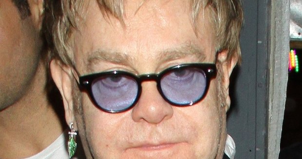 Elton bojuje za práva gayů