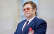 Elton John chce bojovat proti AIDS, prohlásil to během ceremoniálu ve Francii