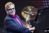 Elton John měl sex se špionem KGB! Bojoval tak proti komunismu.