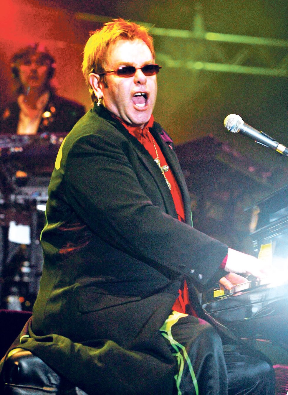 Návštěva Eltona Johna v Praze patří právem mezi hudební svátky.
