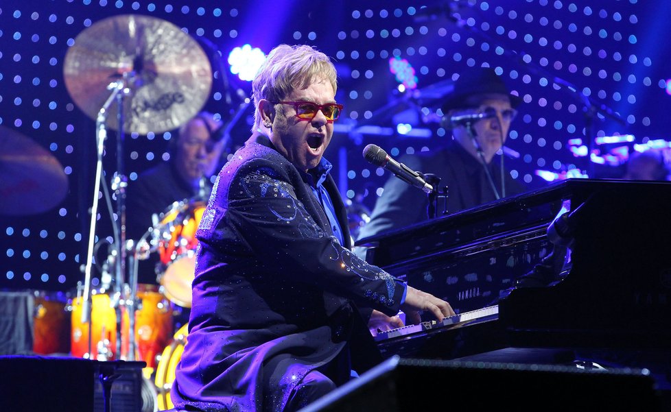 Elton John vystoupil 18. prosince 2013 opět v Praze.