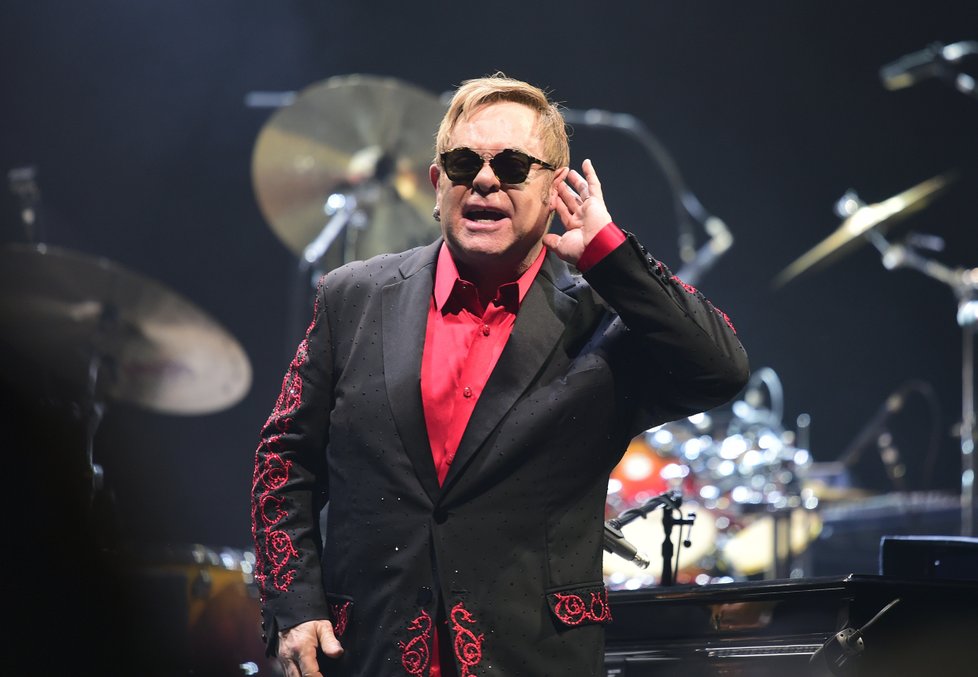 Elton John na svém posledním koncertu v Praze v listopadu 2016