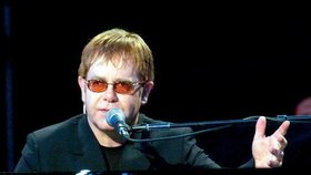 Elton John umí pobavit