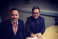 Elton John se konečně oženil! Fotky ze svatby sdílí na Instagramu!