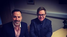 Elton a David si řekli své ano na úřadě