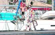 Rozpustilé až cáklé oblečky Eltona a Davida v Cannes. 