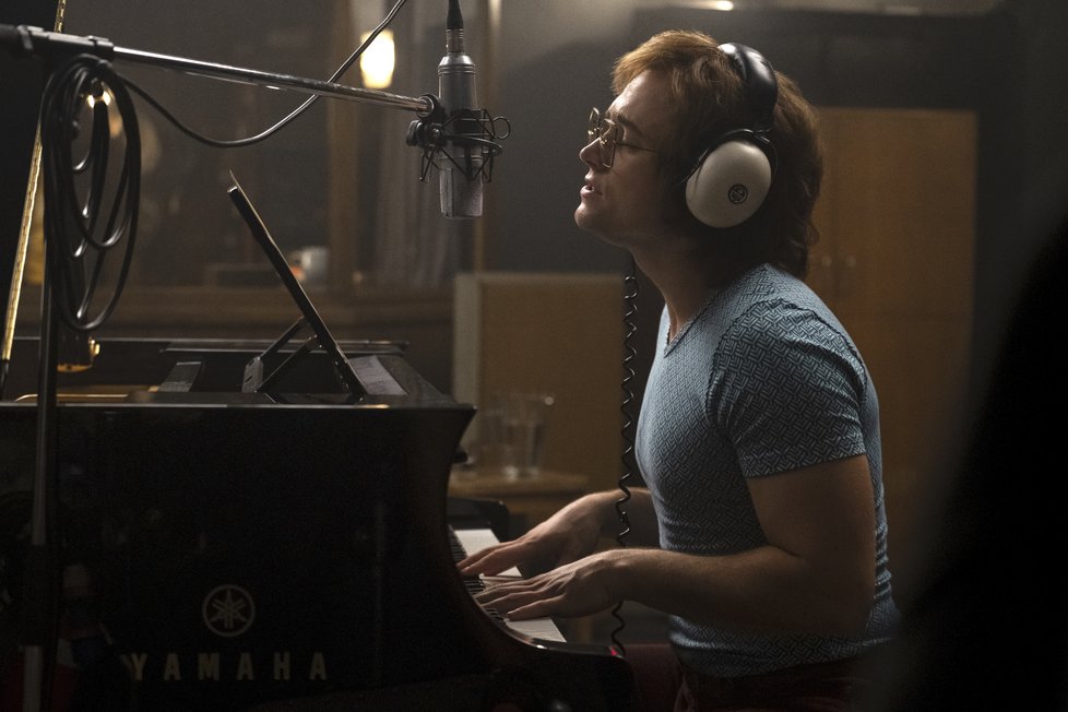 Film Rocketman. Předposlední květnový den vstoupí do kin fantasy muzikál inspirovaný životem Eltona Johna