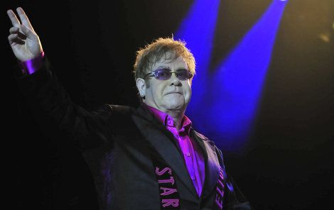 Britský zpěvák Elton John končí.