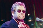 Britského zpěváka Eltona Johna akutní zánět slepého střeva málem připravil o život.