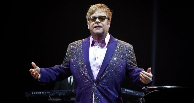 Elton John se stal dvojnásobným otcem