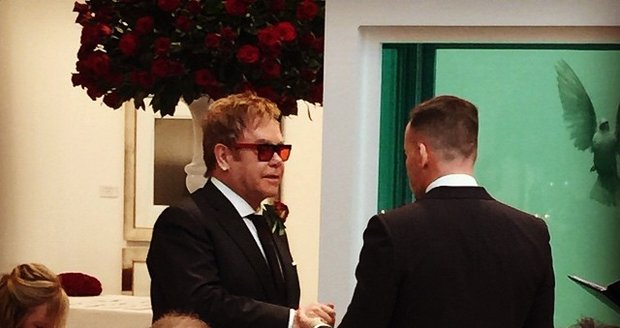 Sir Elton John a David Furnish si právě řekli své ANO.