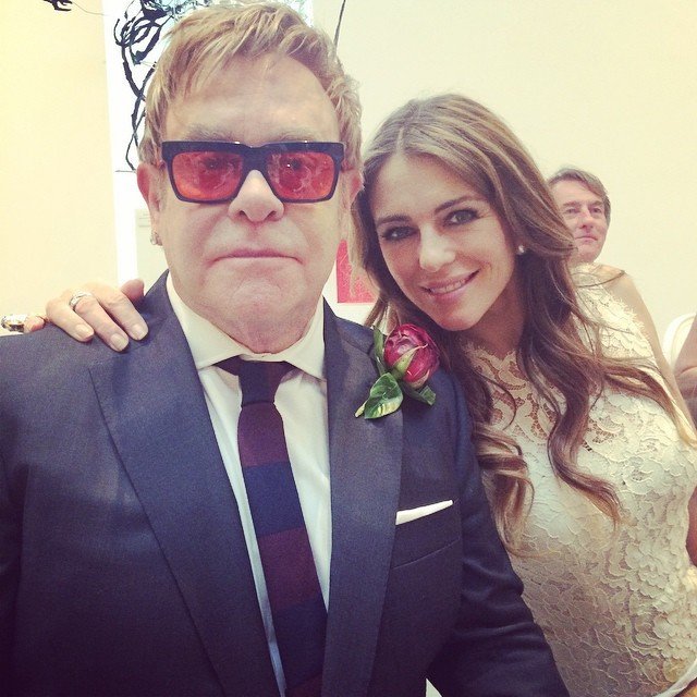 Elton John a Liz Hurley