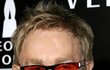 Bydlí zde - EltonJohn, zpěvák. Bydlí zde - EltonJohn, zpěvák.