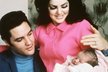 Elvis s manželkou a dcerou