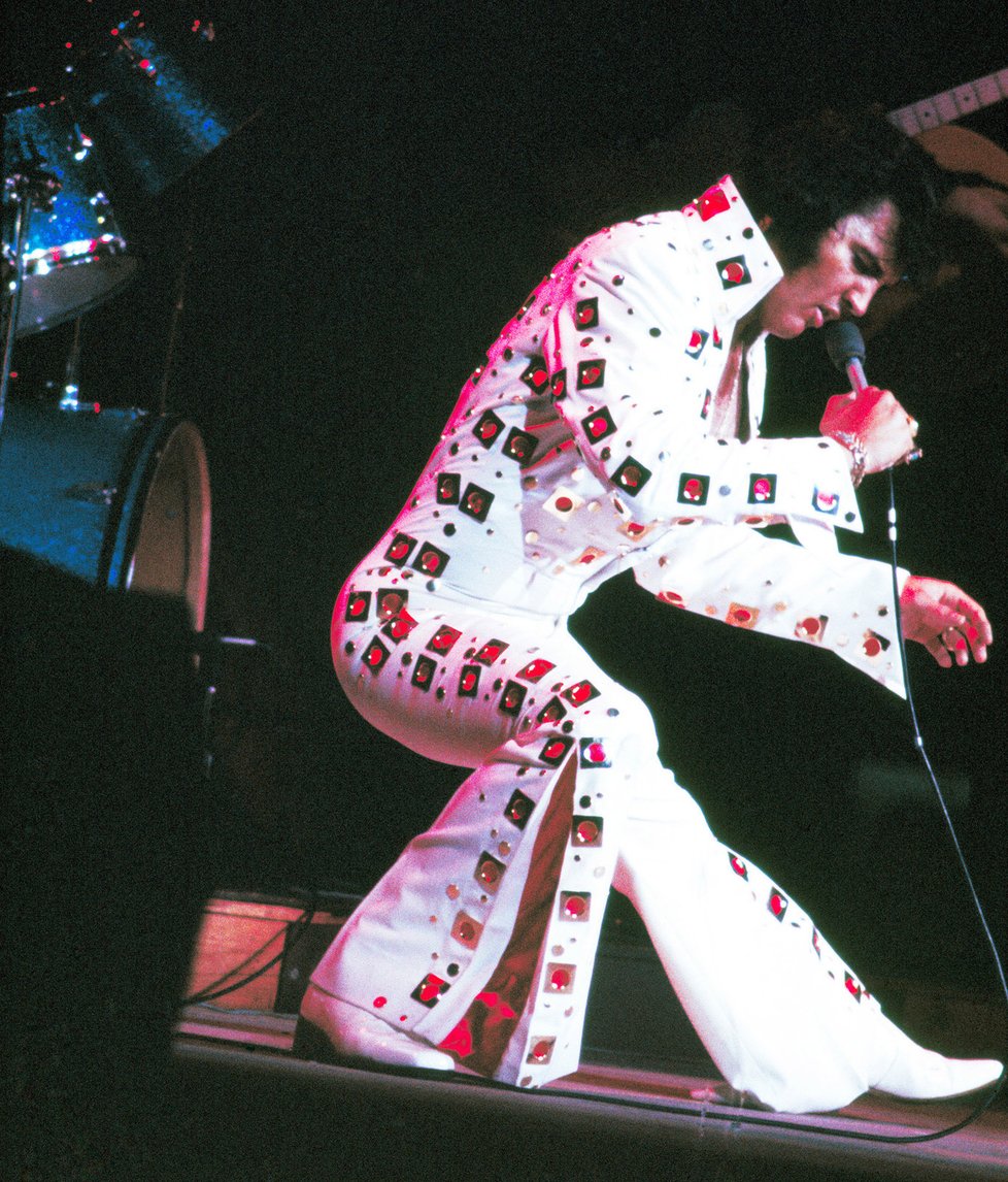 Na pódiu byl Elvis Presley učiněný démon.