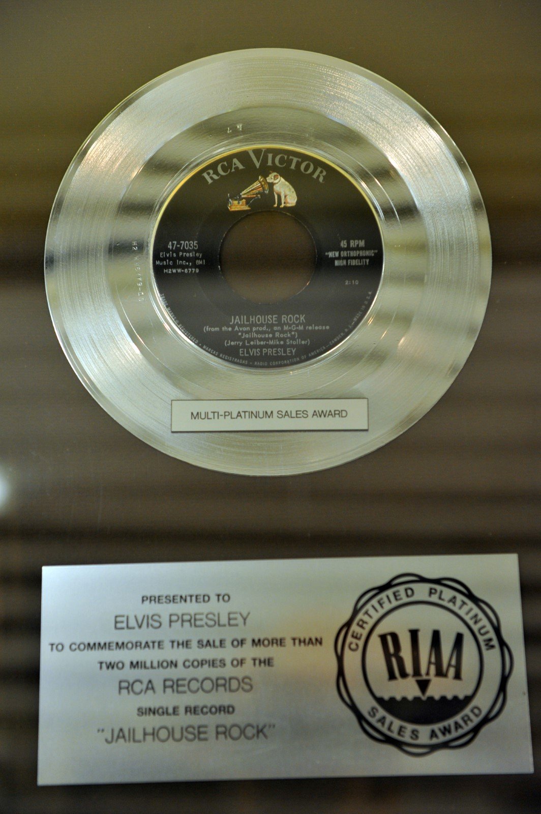 Výstava memorabilií Elvise Presleyho v Praze