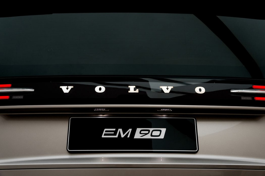 Volvo EM90