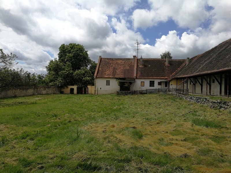 Zemědělská usedlost Nový Dvůr kdysi patřila opervní pěvkyni Emě Destinnové