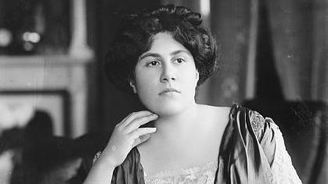 Ostře sledovaná diva Ema: Odmítla Carusa i hvězdný život v USA a vrátila se do Čech, kde jí hrozil trest smrti Ostře sledovaná diva Ema: Odmítla Carusa i hvězdný život v USA a vrátila se do Čech, kde jí hrozil trest smrti