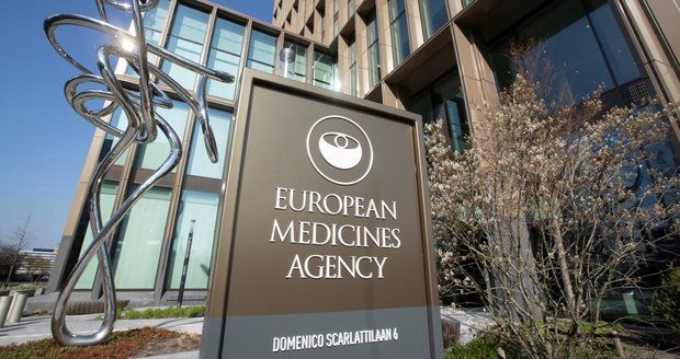 5. povolená vakcína v EU: Novavax schválily EMA i eurokomise, jednu složku vyrobí v Česku