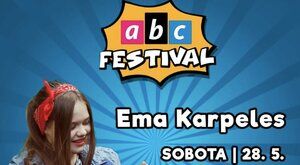 VIDEO: Ema Karpeles zazpívá na festivalu ABC