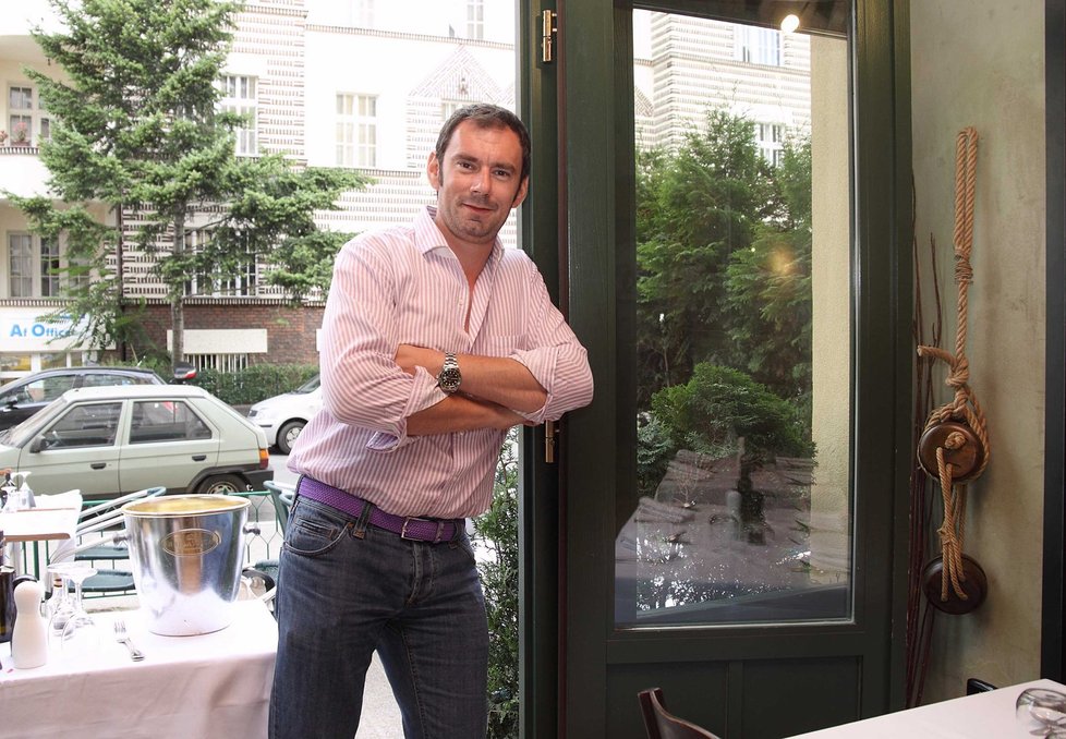 Emanuele Ridi pochází z italského ostrova Elba. V Praze, kde žije se svojí ženou a synem Giacomem, vede vlastní restauraci.