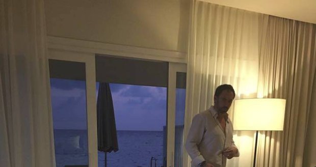 Emanuele Ridi v luxusním hotelu na Maledivách