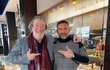 U Ridiho si celebrity podávaly dveře. Pochutnávali si tu Bolek Polívka, Richard Genzer i Keanu Reeves. U Ridiho si celebrity podávaly dveře. Pochutnávali si tu Bolek Polívka, Richard Genzer i Keanu Reeves.