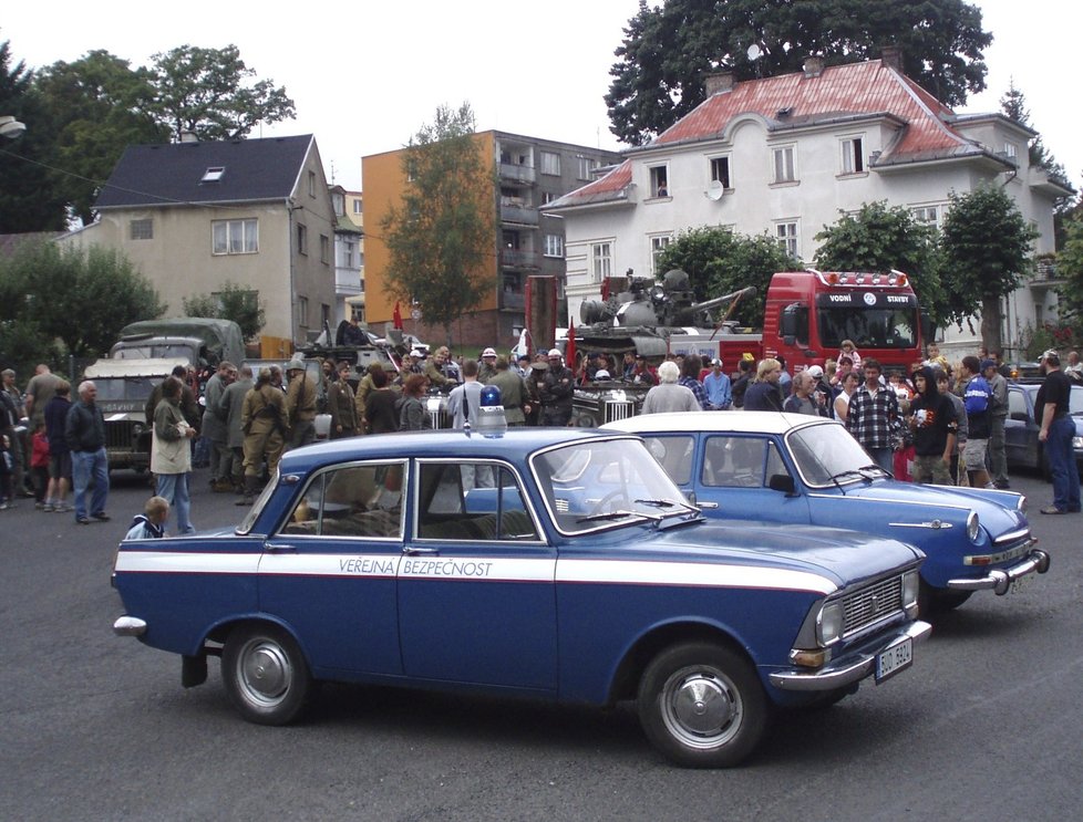 Setkání starých škodovek zaslala Ludmila Surovčiaková z Hranic.