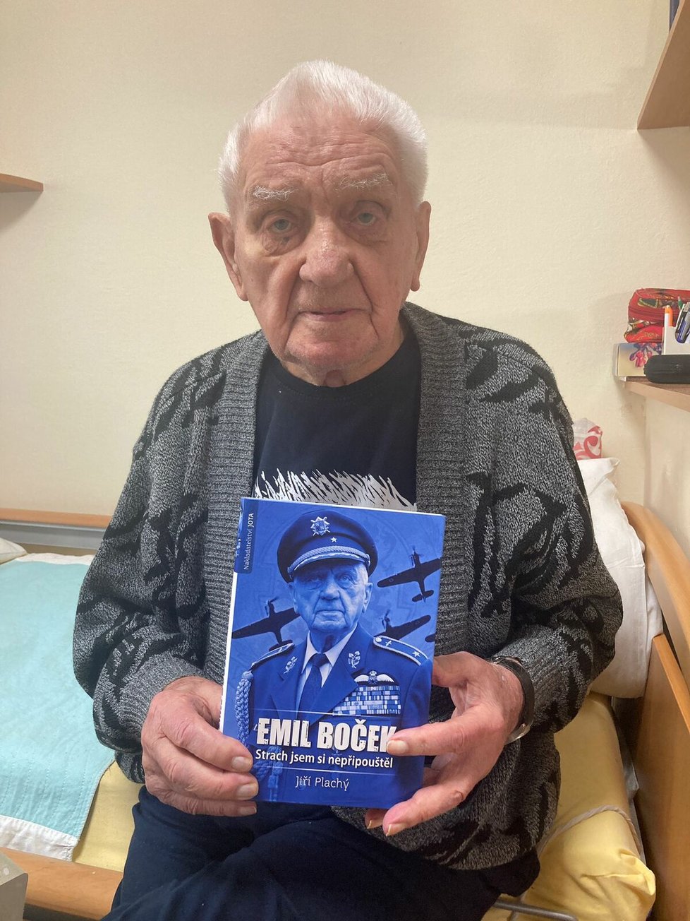 Emil Boček se svou knihou