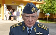 Poslední žijící český pilot RAF: Emil Boček slaví 100! 