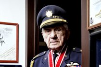 Válečný hrdina Emil Boček (98): Vzdal hold kamarádovi, z Prahy odjel volit do Ostravy