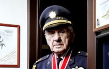 Válečný hrdina Emil Boček (98): Vzdal hold kamarádovi, z Prahy odjel volit do Ostravy