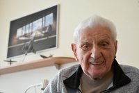 Zemřel poslední český pilot RAF Emil Boček (†100). K posledním narozeninám mu blahopřál i Karel III.