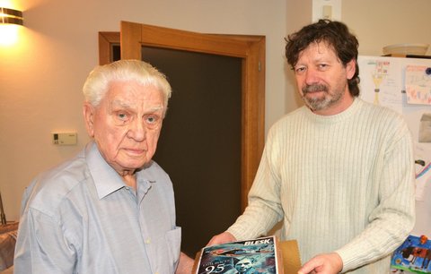 Dort od Blesku pro posledního válečného stíhacího letce: Emil Boček slaví 95. narozeniny