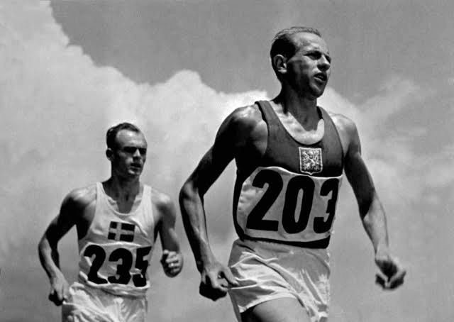 Emil Zátopek zemřel po dlouhé nemoci v Praze v roce 2000 ve věku 78 let.