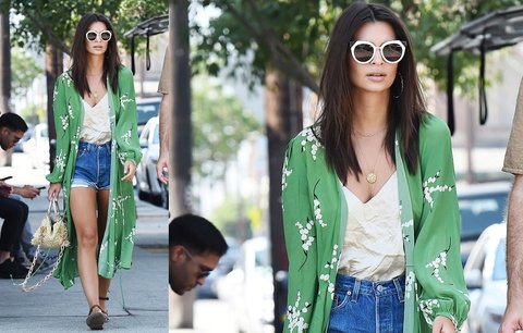 Styl podle celebrit: Je vám horko? Kupte si chladivé kimono jako Emily Ratajkowski