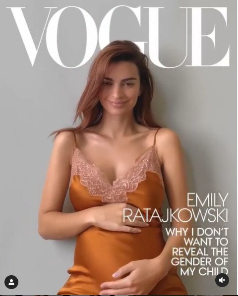 Takhle oznámila modelka Emily Ratajkowski své těhotenství.