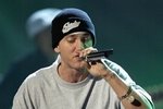 Eminem prý své umělecké nadávky doma nepoužívá, hlavně kvůli dcerám
