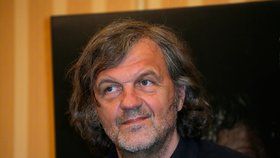 Emir Kusturica byl zraněn při autonehodě.