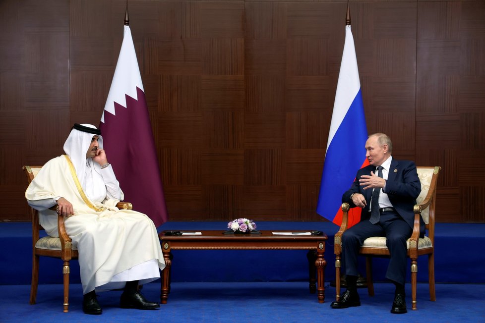Jednání katarského emíra Tamím bin Hamad Ál Thání a Vladimira Putina na summitu v Astaně (13. 10. 2022)