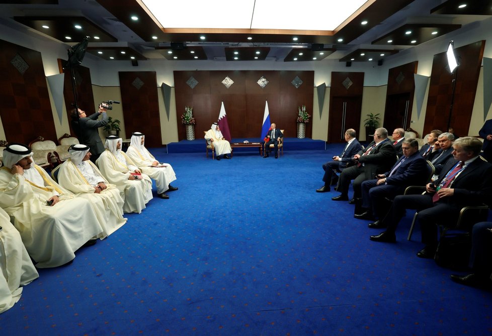 Jednání katarského emíra Tamím bin Hamad Ál Thání a Vladimira Putina na summitu v Astaně (13. 10. 2022)